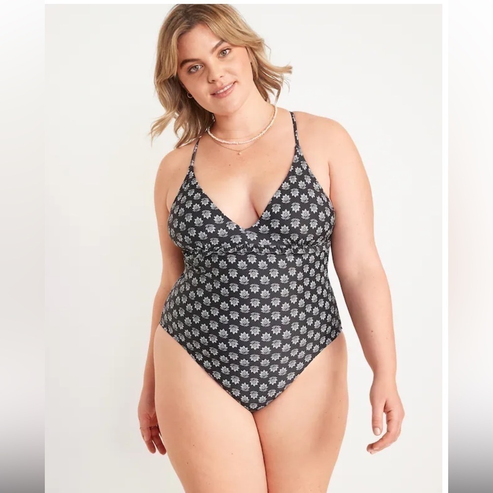 NWT Old Navy Black Floral V-Neck Ruffle-Trim Cutout One-Piece Swimsuit Size 2X